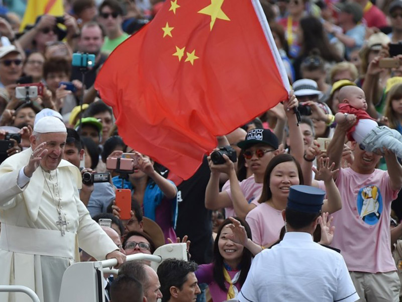 17 SL 3 Vaticano papa bandiera cinese